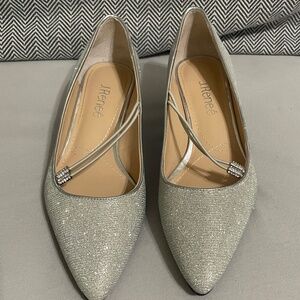 J. Renee "Idenah" Pumps in Silver Glitter - Size 7M